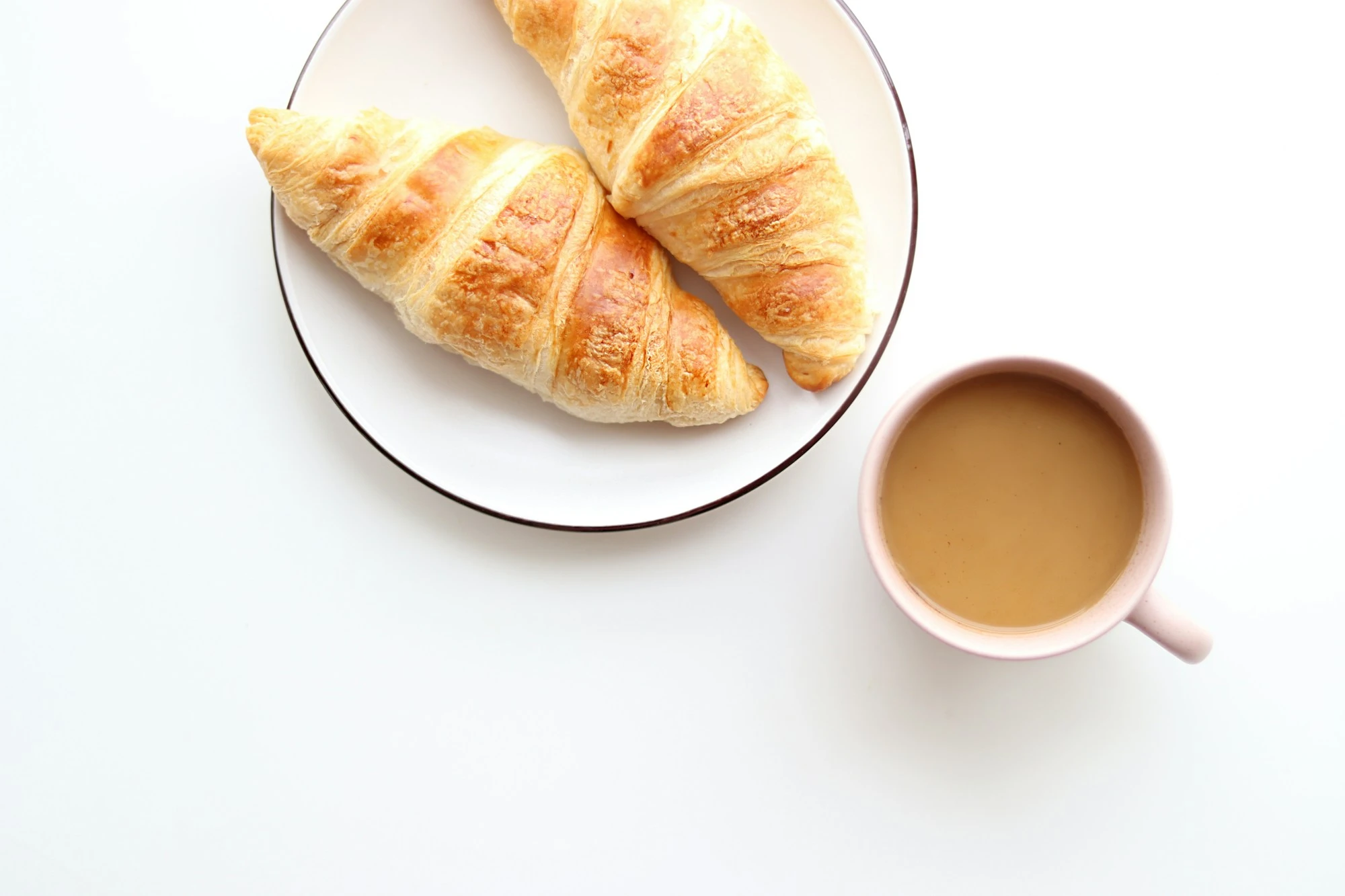 Medialunas con café con leche
