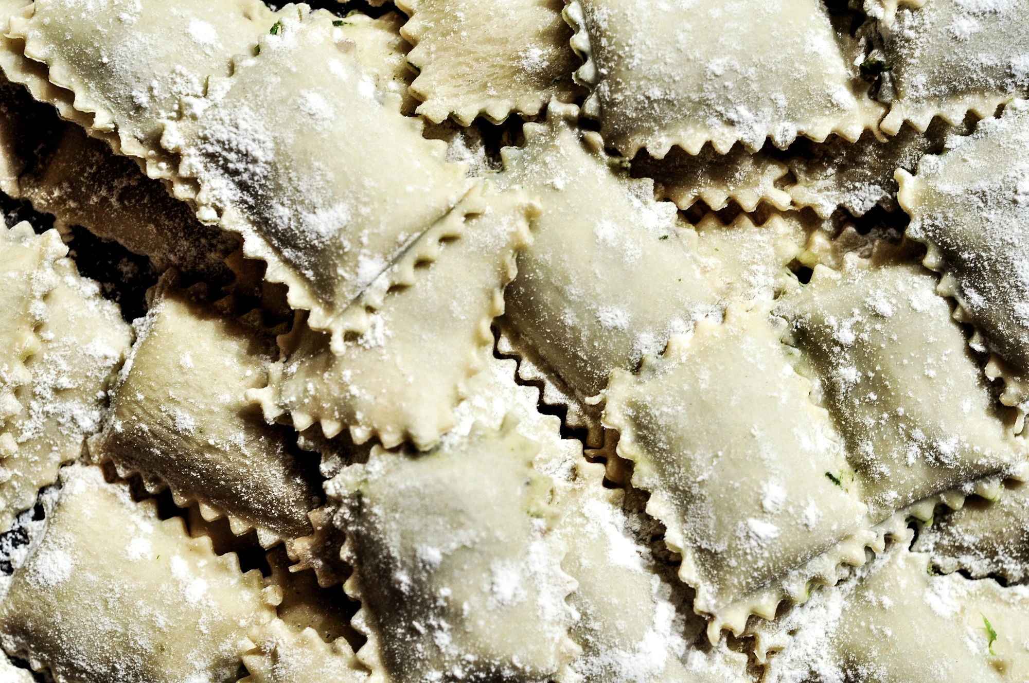 Ravioles caseros enharinados